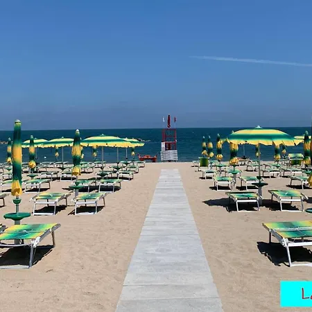 Conero-alba Al Mare-bilocale E Corte-stella Porto Potenza Picena